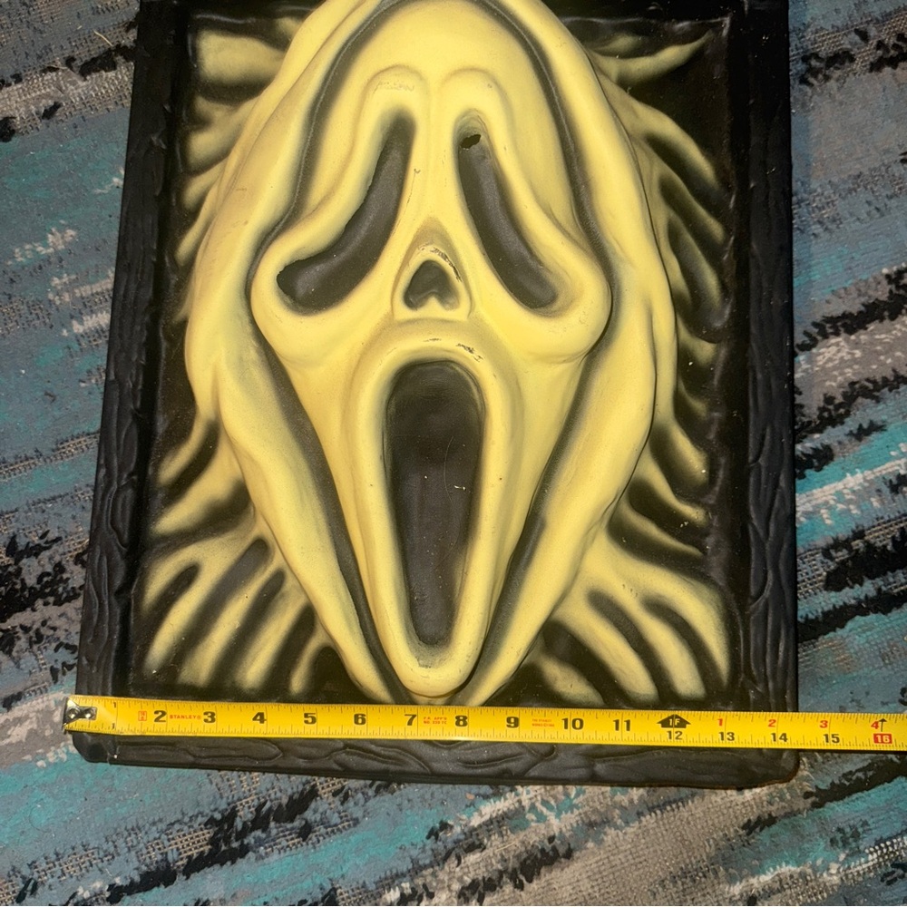 Vintage Funworld Ghostface Scream 3D Wall Plaque – Halloween Glow Decor 14.5x18” - Picture 4 of 4